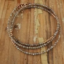 Carica l'immagine nel visualizzatore di Gallery, Bracciale in labradorite e argento rosato - Pezzo unico