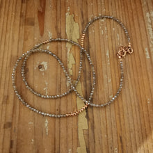 Carica l'immagine nel visualizzatore di Gallery, Bracciale in labradorite e argento rosato - Pezzo unico