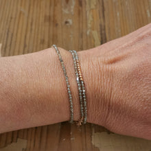 Carica l'immagine nel visualizzatore di Gallery, Bracciale in labradorite e argento rosato - Pezzo unico