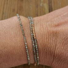 Carica l'immagine nel visualizzatore di Gallery, Bracciale in labradorite e argento rosato - Pezzo unico