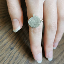 Carica l'immagine nel visualizzatore di Gallery, Anello albero piccolo in ottone