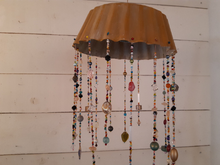 Carica l'immagine nel visualizzatore di Gallery, Lampada Ecofriendly da stampo per dolce e perline di vetro - Pezzo Unico