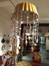 Carica l'immagine nel visualizzatore di Gallery, Lampada Ecofriendly da stampo per dolce e perline di vetro - Pezzo Unico