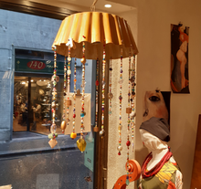 Carica l'immagine nel visualizzatore di Gallery, Lampada Ecofriendly da stampo per dolce e perline di vetro - Pezzo Unico