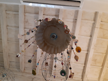 Carica l'immagine nel visualizzatore di Gallery, Lampada Ecofriendly da stampo per dolce e perline di vetro - Pezzo Unico