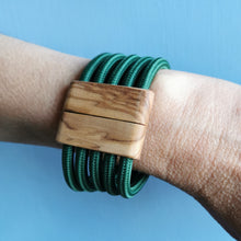 Carica l'immagine nel visualizzatore di Gallery, Bracciale Ecofriendly (5 cavi) in cavo elettrico rivestito e legno