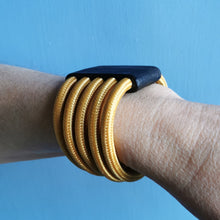 Carica l'immagine nel visualizzatore di Gallery, Bracciale Ecofriendly (5 cavi) in cavo elettrico rivestito e legno