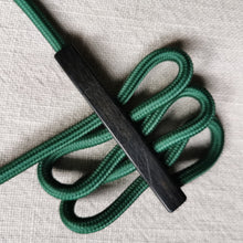 Carica l'immagine nel visualizzatore di Gallery, Collana girocollo Onde in cavi elettrici rivestiti e legno