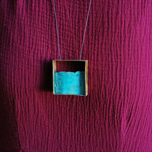 Carica l'immagine nel visualizzatore di Gallery, Collana in rame con pendente quadrato - Pezzo Unico
