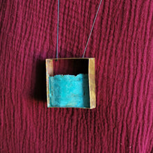 Carica l'immagine nel visualizzatore di Gallery, Collana in rame con pendente quadrato - Pezzo Unico