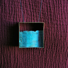 Carica l'immagine nel visualizzatore di Gallery, Collana in rame con pendente quadrato - Pezzo Unico