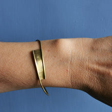 Carica l'immagine nel visualizzatore di Gallery, Bracciale minimal in ottone