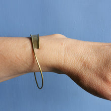 Carica l'immagine nel visualizzatore di Gallery, Bracciale minimal in ottone