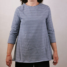 Carica l'immagine nel visualizzatore di Gallery, Maglietta lunga e svasata in jersey di cotone a righe