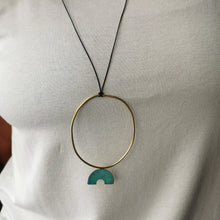 Carica l'immagine nel visualizzatore di Gallery, Collana con pendente con elemento ossidato - Pezzo Unico