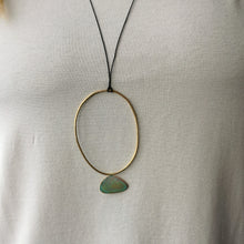 Carica l'immagine nel visualizzatore di Gallery, Collana con pendente con elemento ossidato - Pezzo Unico