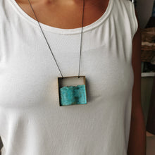 Carica l'immagine nel visualizzatore di Gallery, Collana in rame con pendente quadrato - Pezzo Unico
