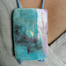 Carica l'immagine nel visualizzatore di Gallery, Collana con elemento in ceramica Raku -Pezzo unico