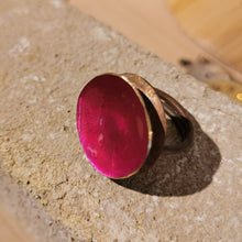 Carica l'immagine nel visualizzatore di Gallery, Anello in ottone smaltato a scodellina