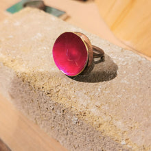 Carica l'immagine nel visualizzatore di Gallery, Anello in ottone smaltato a scodellina