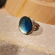 Carica l'immagine nel visualizzatore di Gallery, Anello in ottone smaltato a scodellina