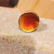 Carica l'immagine nel visualizzatore di Gallery, Anello in ottone smaltato a scodellina