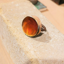 Carica l'immagine nel visualizzatore di Gallery, Anello in ottone smaltato a scodellina