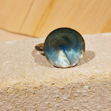 Carica l'immagine nel visualizzatore di Gallery, Anello in ottone smaltato conico - pezzo unico