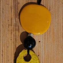 Carica l'immagine nel visualizzatore di Gallery, Collana lunga Ecofriendly in carta e resina