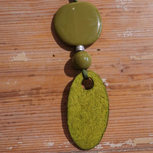 Carica l'immagine nel visualizzatore di Gallery, Collana lunga Ecofriendly in carta e resina