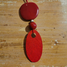 Carica l'immagine nel visualizzatore di Gallery, Collana lunga Ecofriendly in carta e resina