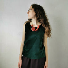 Carica l'immagine nel visualizzatore di Gallery, Girocollo Ecofriendly in carta, vetro di riciclo e resina.