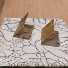 Carica l'immagine nel visualizzatore di Gallery, Orecchino ottone serie texture - Pezzo unico