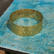 Carica l'immagine nel visualizzatore di Gallery, Bracciale di ottone serie texture - Pezzo unico