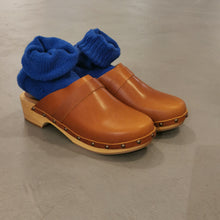 Carica l'immagine nel visualizzatore di Gallery, Zoccolo in pelle fatto a mano - Pezzi Unici