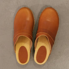 Carica l'immagine nel visualizzatore di Gallery, Zoccolo in pelle fatto a mano - Pezzi Unici
