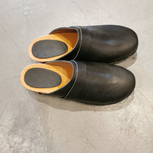 Carica l'immagine nel visualizzatore di Gallery, Zoccolo in pelle fatto a mano - Pezzi Unici