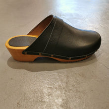Carica l'immagine nel visualizzatore di Gallery, Zoccolo in pelle fatto a mano - Pezzi Unici