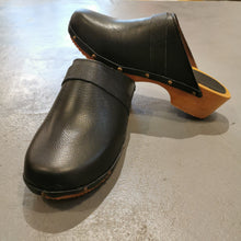Carica l'immagine nel visualizzatore di Gallery, Zoccolo in pelle fatto a mano - Pezzi Unici