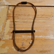Carica l'immagine nel visualizzatore di Gallery, Collana in cavo elettrico rivestito e legno