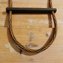 Carica l'immagine nel visualizzatore di Gallery, Collana in cavo elettrico rivestito e legno