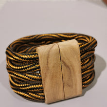 Carica l'immagine nel visualizzatore di Gallery, Bracciale Ecofriendly (5 cavi) in cavo elettrico rivestito e legno