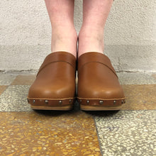 Carica l'immagine nel visualizzatore di Gallery, Zoccolo in pelle fatto a mano - Pezzi Unici