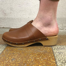 Carica l'immagine nel visualizzatore di Gallery, Zoccolo in pelle fatto a mano - Pezzi Unici