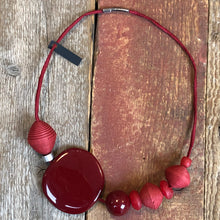 Carica l'immagine nel visualizzatore di Gallery, Girocollo Ecofriendly in carta, vetro di riciclo e resina.