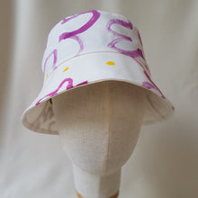 Carica l&#39;immagine nel visualizzatore di Gallery, Cappello in tessuto dipinto a mano modello a falda stretta,  - Pezzo unico
