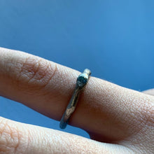 Carica l'immagine nel visualizzatore di Gallery, Anello in argento con pietra - Pezzo Unico