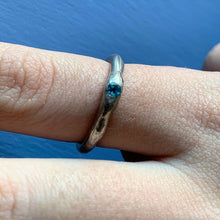 Carica l'immagine nel visualizzatore di Gallery, Anello in argento con pietra - Pezzo Unico