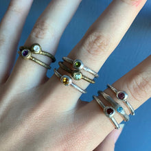 Carica l'immagine nel visualizzatore di Gallery, Anello in argento con pietra - Pezzo Unico