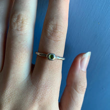 Carica l'immagine nel visualizzatore di Gallery, Anello in argento con pietra - Pezzo Unico